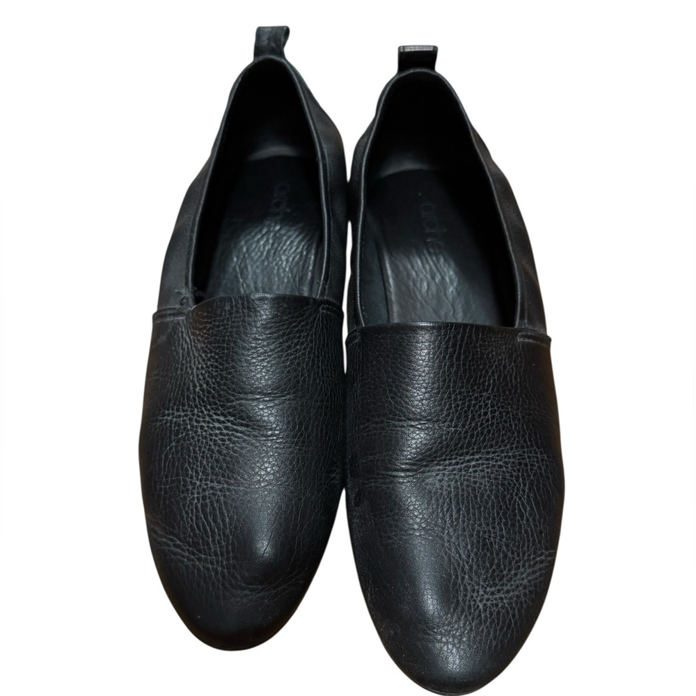 Arche Onyko flats in black pebbled leather.
Size 39 (8). EUC